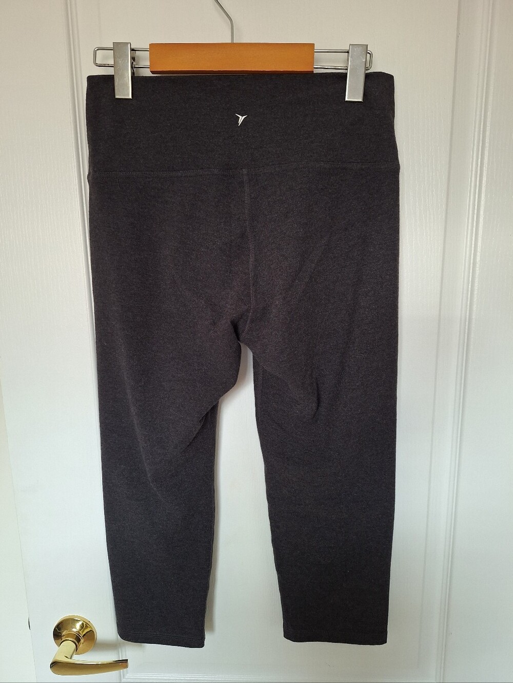 Old Navy Women's Balance Go Dry Capri Cropped Leggings Charcoal Grey Large